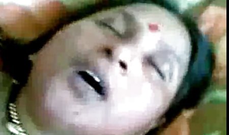 نوجوان داغ دو بار را قورت می دهد فلیم سسکی و سپس شخص سوم را fucks می کند